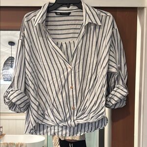 Zara White and Navy Striped Button-Front Collared Shirt